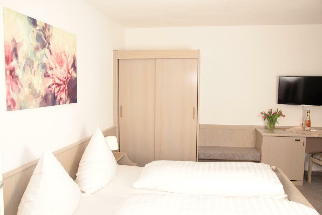 Schoenblick Hotel Garni Ferienwohnungen リンデンベルク・イム・アルゴイ エクステリア 写真