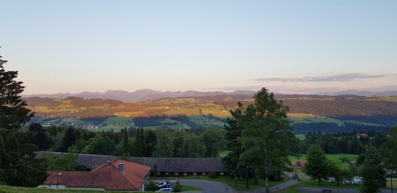 Schoenblick Hotel Garni Ferienwohnungen リンデンベルク・イム・アルゴイ エクステリア 写真