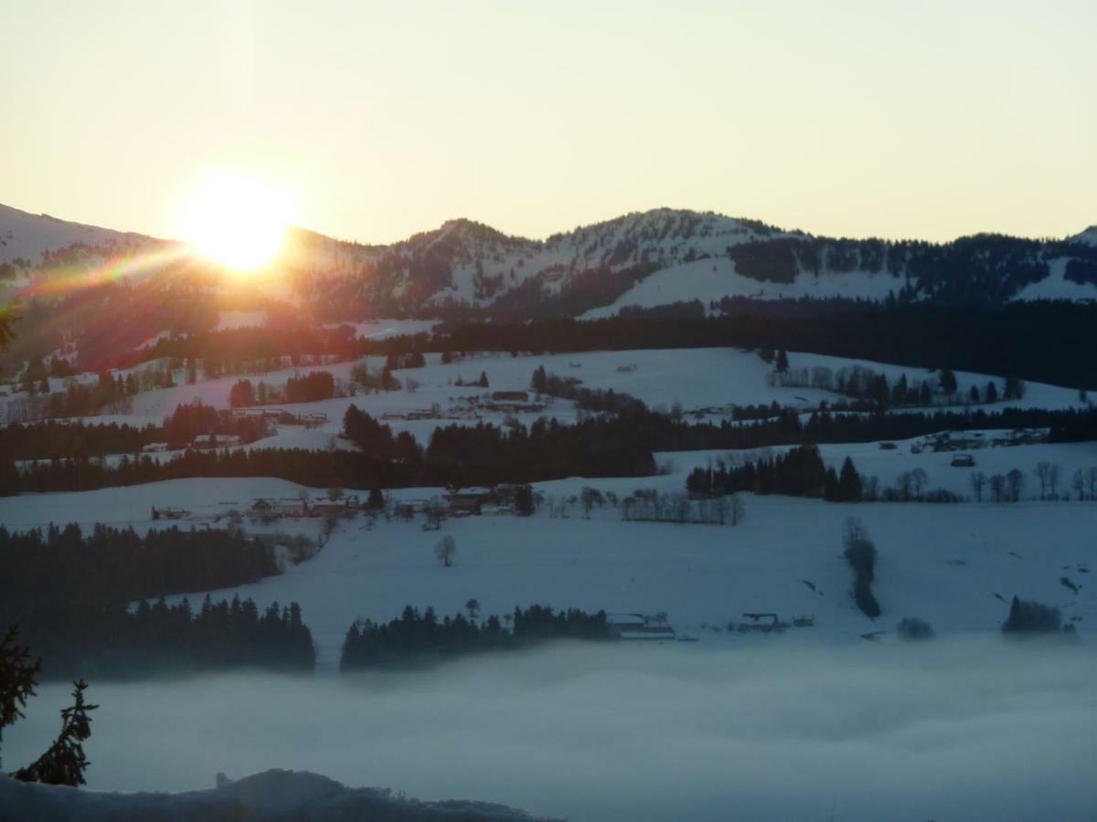 Schoenblick Hotel Garni Ferienwohnungen リンデンベルク・イム・アルゴイ エクステリア 写真