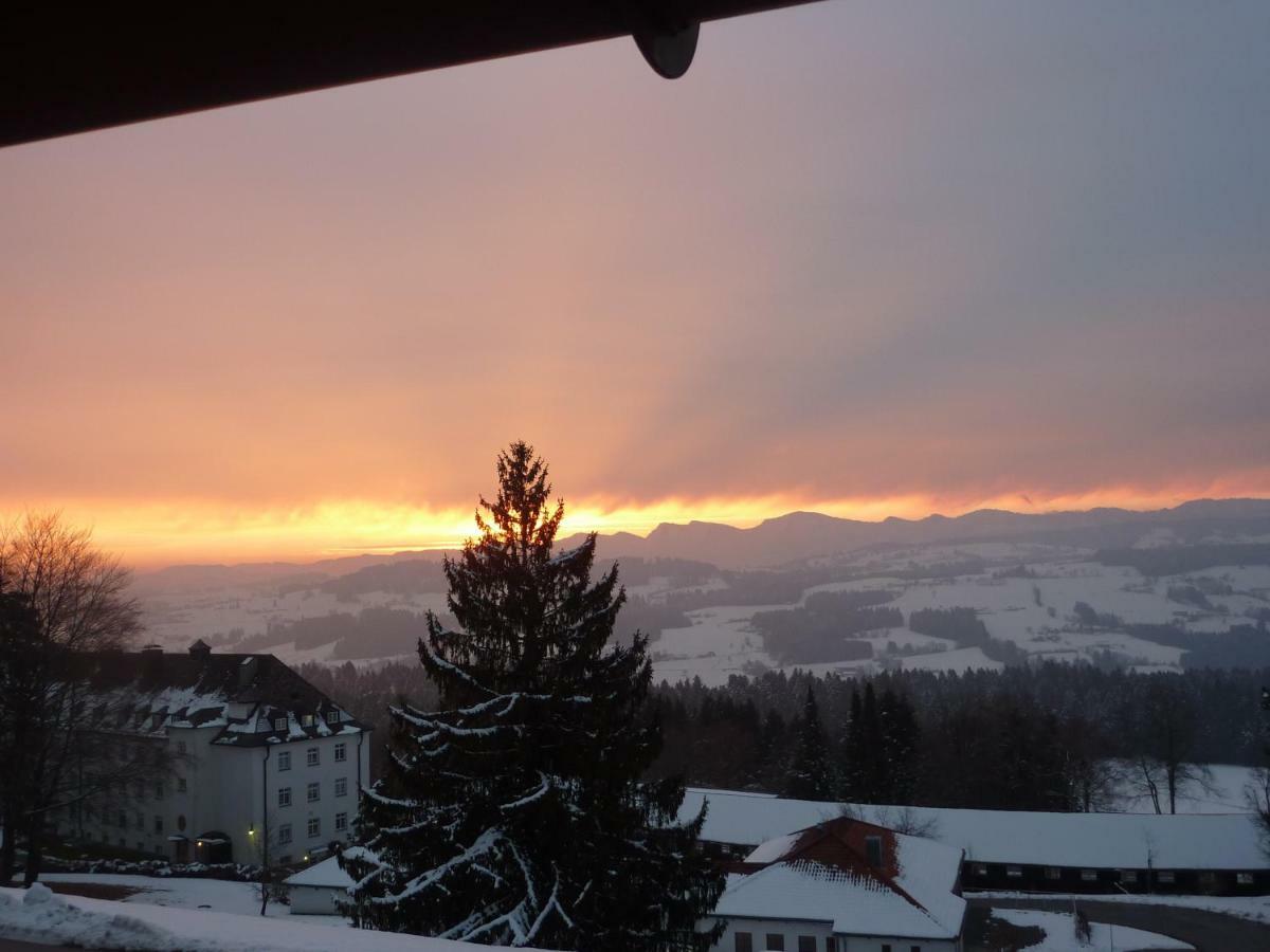 Schoenblick Hotel Garni Ferienwohnungen リンデンベルク・イム・アルゴイ エクステリア 写真